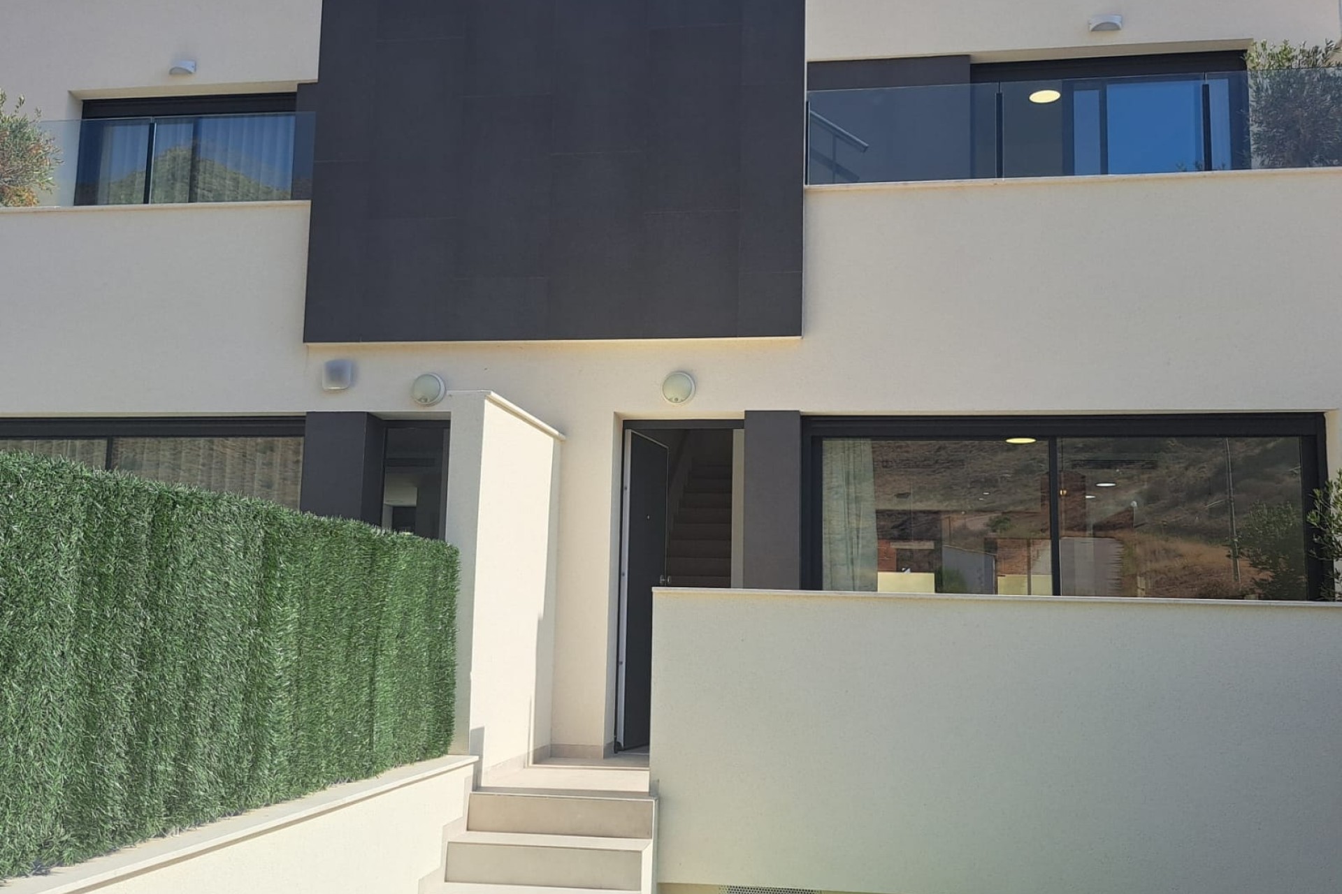 Sprzedaż - Willa w zabudowie bliźniaczej -
Cox