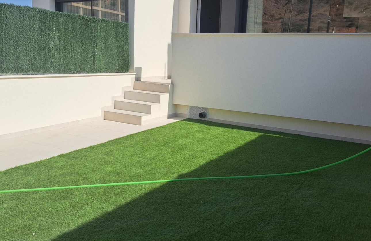 Sprzedaż - Willa w zabudowie bliźniaczej -
Cox