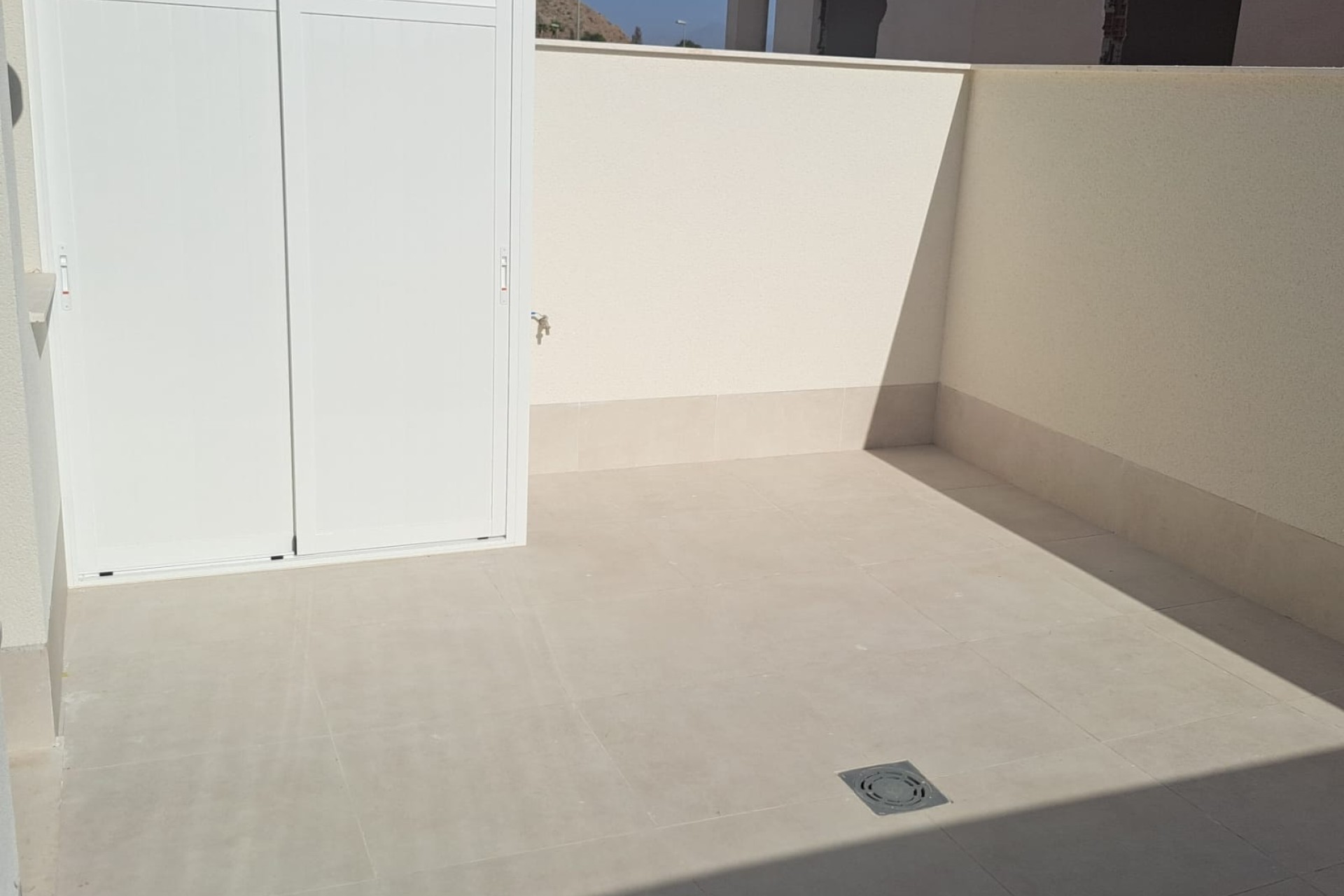 Sprzedaż - Willa w zabudowie bliźniaczej -
Cox