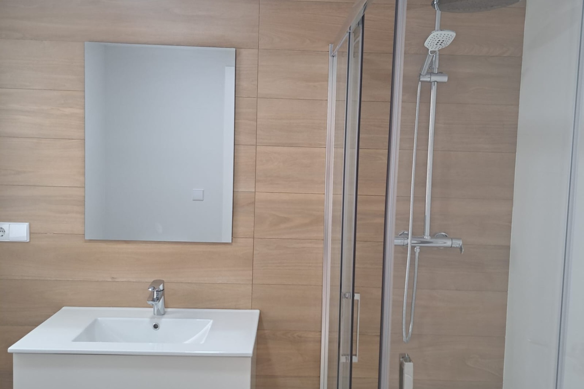 Sprzedaż - Willa w zabudowie bliźniaczej -
Cox