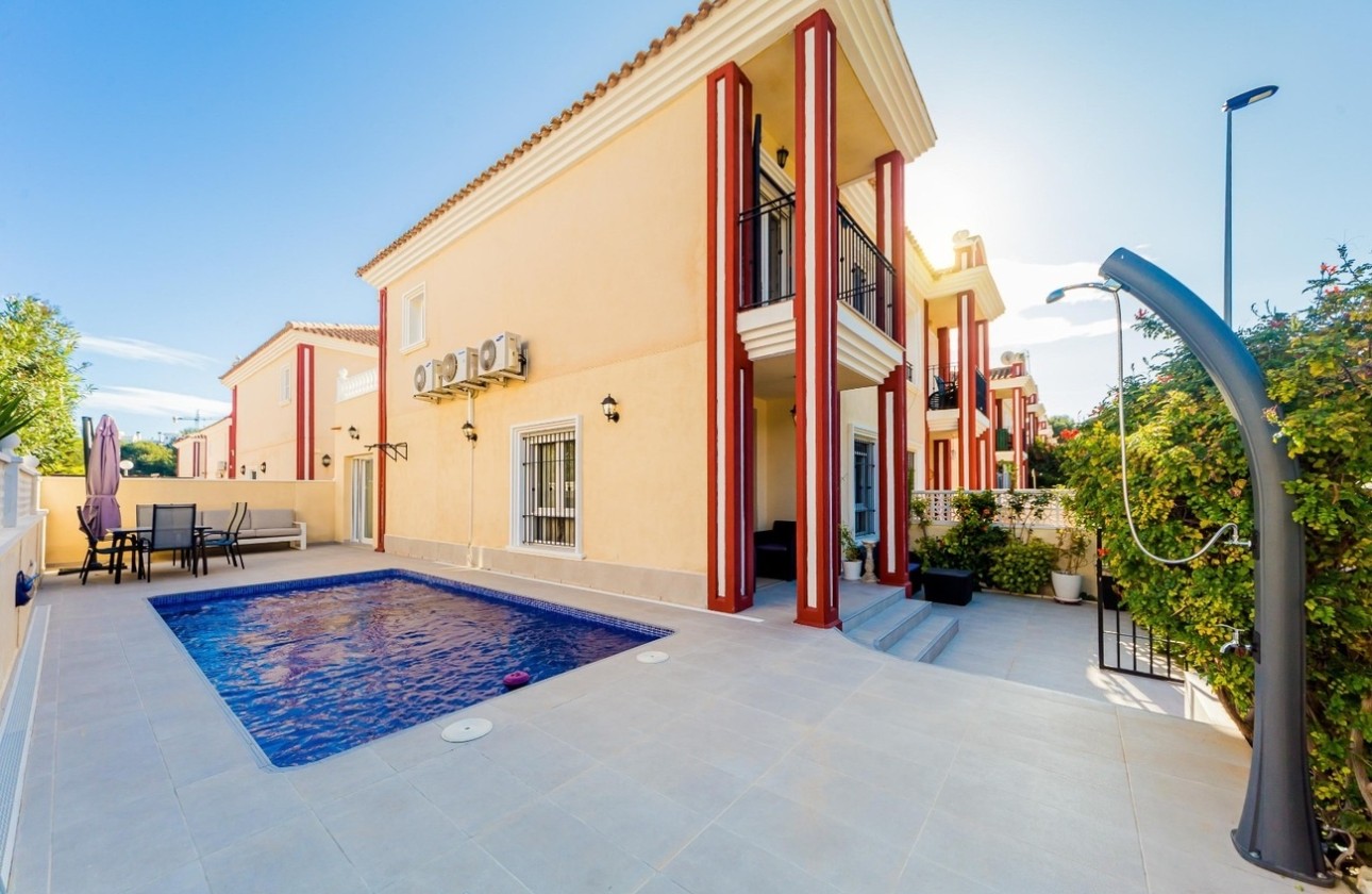 Sprzedaż - Willa w zabudowie bliźniaczej -
Dehesa de Campoamor - Costa Blanca