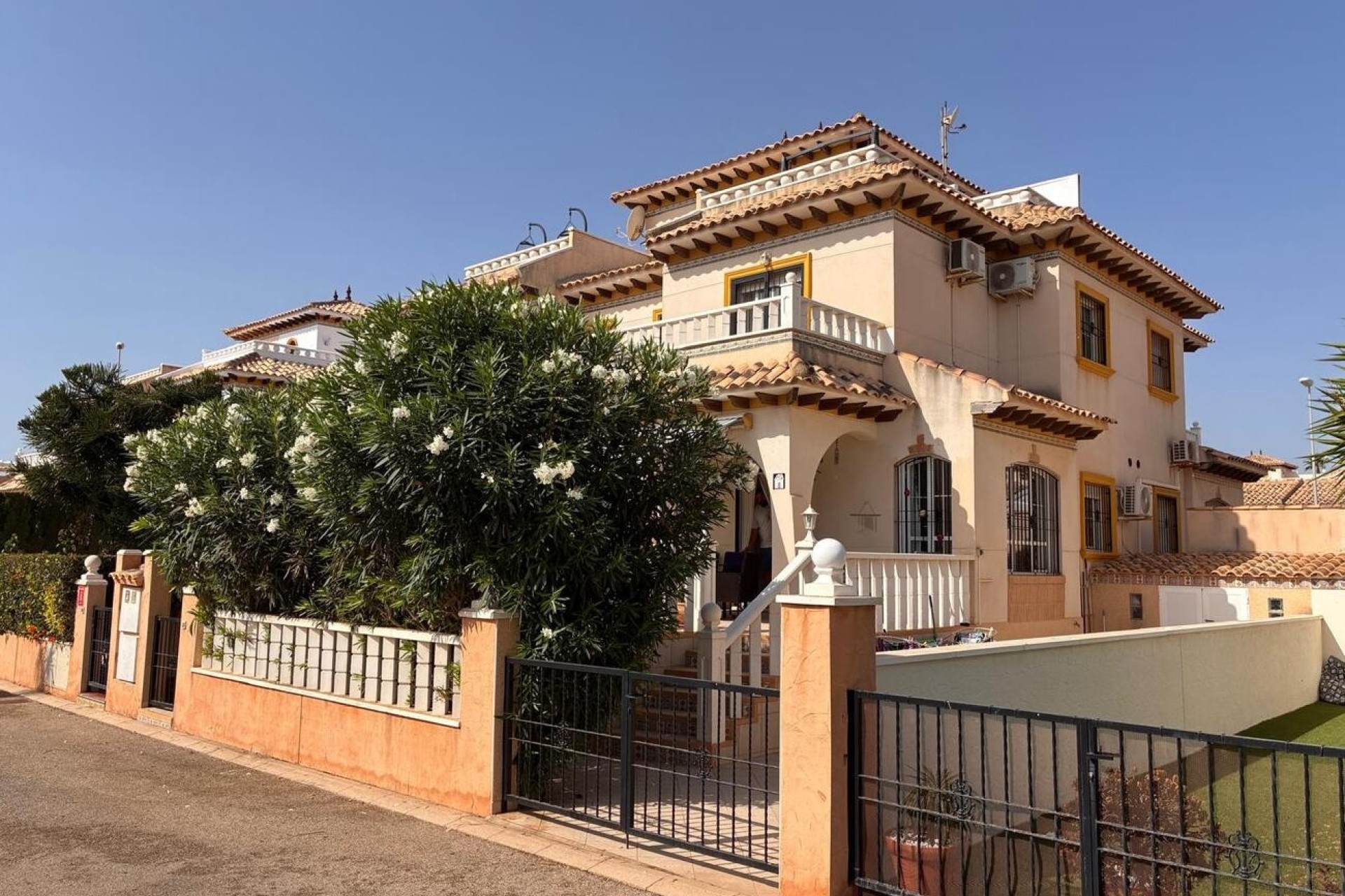 Sprzedaż - Willa w zabudowie bliźniaczej -
Lomas de Cabo Roig