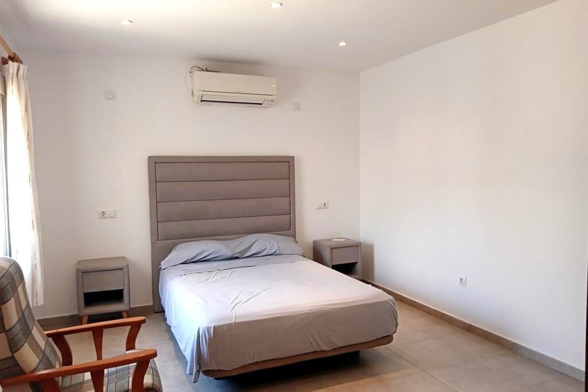 Sprzedaż - Willa w zabudowie bliźniaczej -
Los Montesinos - PUEBLO CENTRO