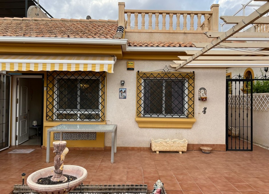 Sprzedaż - Willa w zabudowie bliźniaczej -
Los Montesinos - Urbanizacion montesol