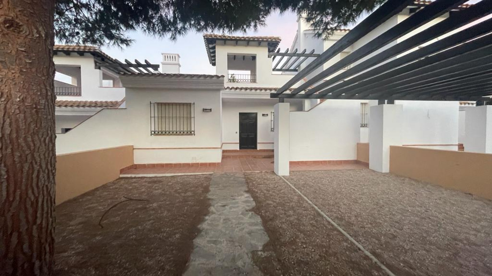 Sprzedaż - Willa w zabudowie bliźniaczej -
Murcia