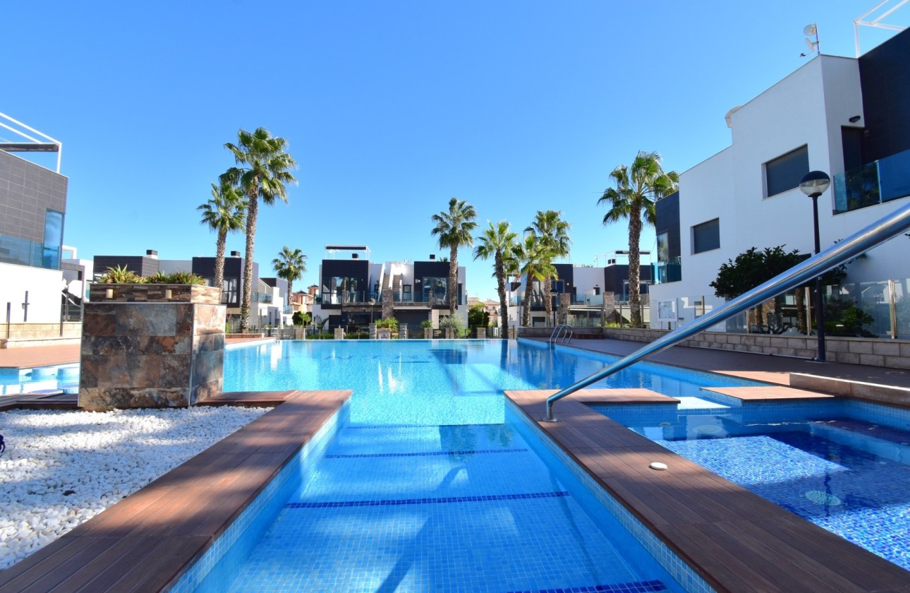 Sprzedaż - Willa w zabudowie bliźniaczej -
Orihuela Costa - Lomas de Cabo Roig