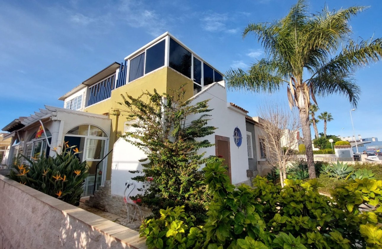 Sprzedaż - Willa w zabudowie bliźniaczej -
Orihuela Costa - Punta Prima
