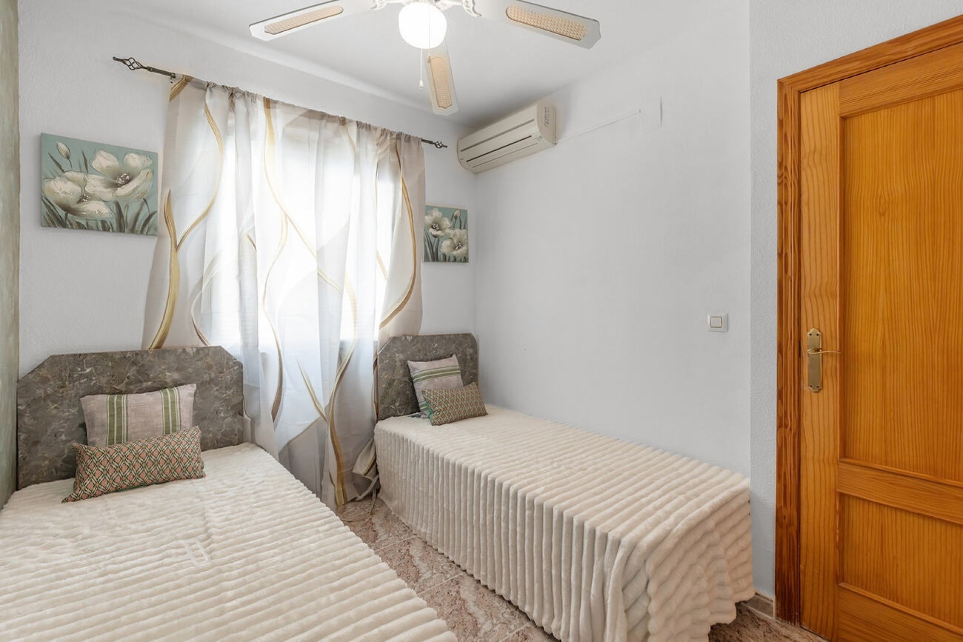 Sprzedaż - Willa w zabudowie bliźniaczej -
Orihuela Costa - Villamartín