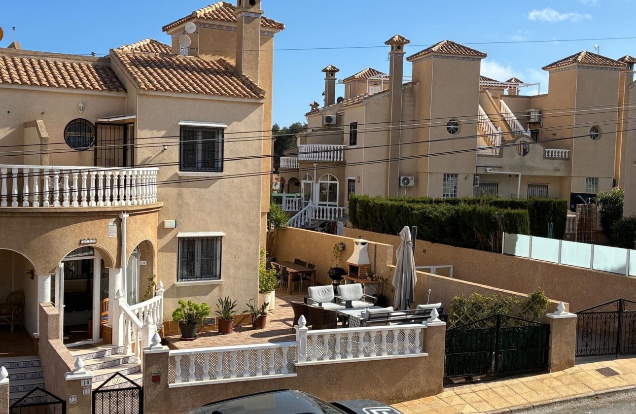 Sprzedaż - Willa w zabudowie bliźniaczej -
Orihuela Costa