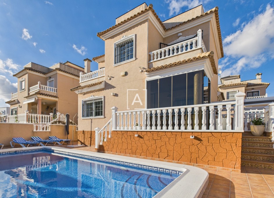 Sprzedaż - Willa w zabudowie bliźniaczej -
Pinar de Campoverde