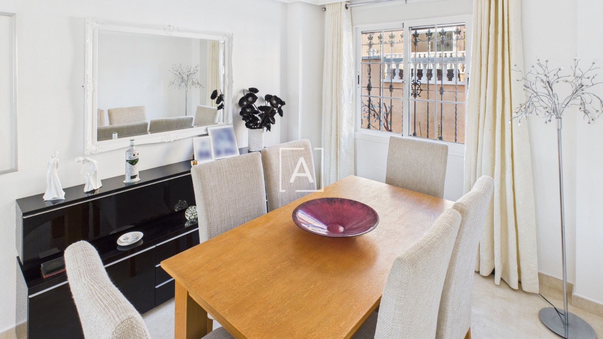 Sprzedaż - Willa w zabudowie bliźniaczej -
Pinar de Campoverde