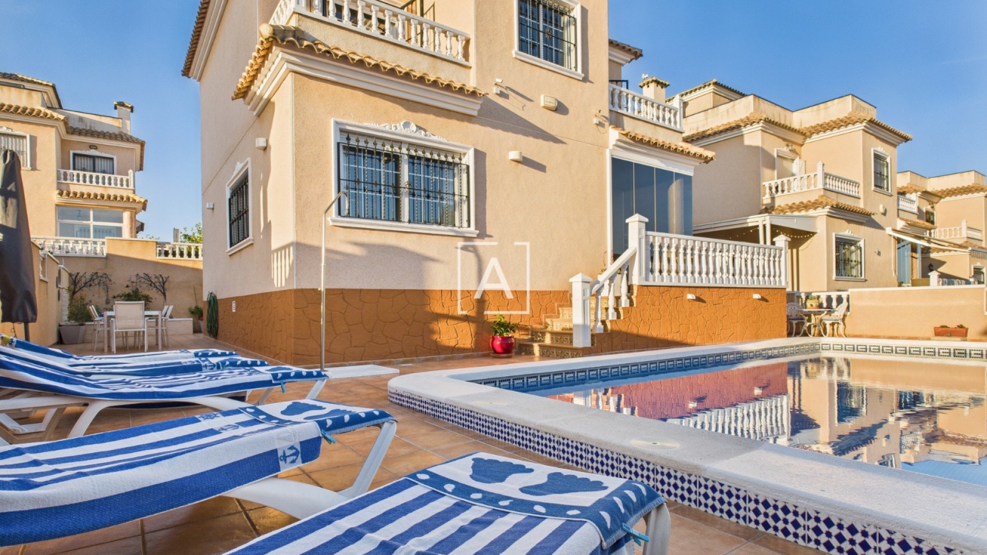 Sprzedaż - Willa w zabudowie bliźniaczej -
Pinar de Campoverde