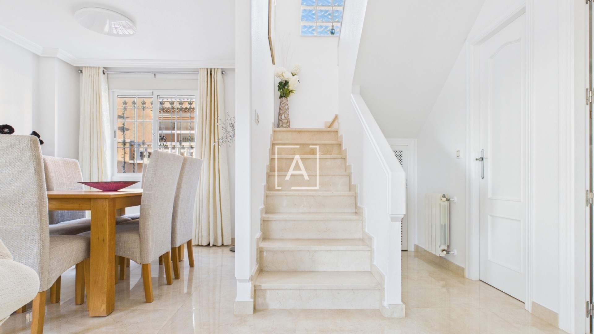 Sprzedaż - Willa w zabudowie bliźniaczej -
Pinar de Campoverde