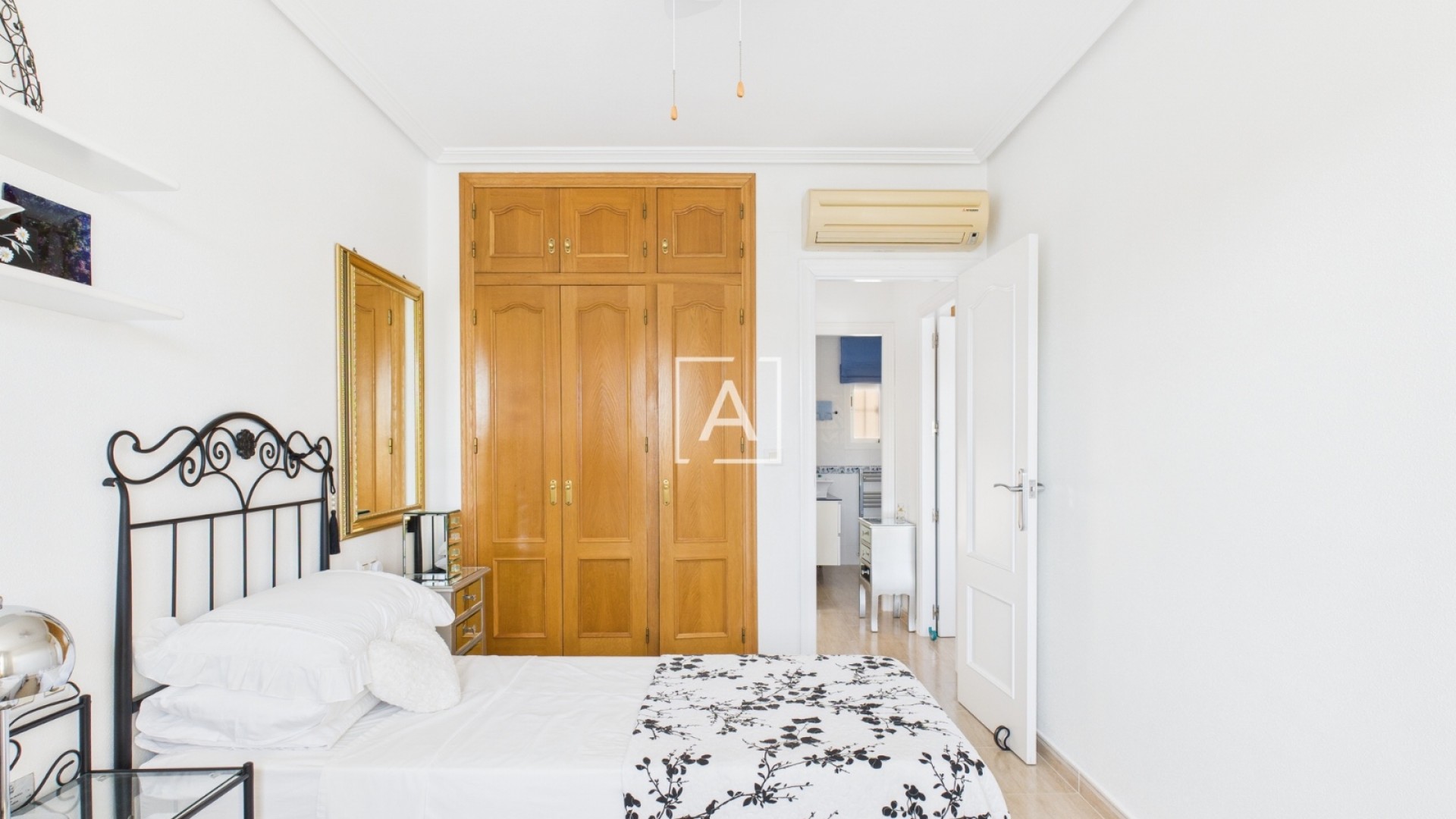 Sprzedaż - Willa w zabudowie bliźniaczej -
Pinar de Campoverde