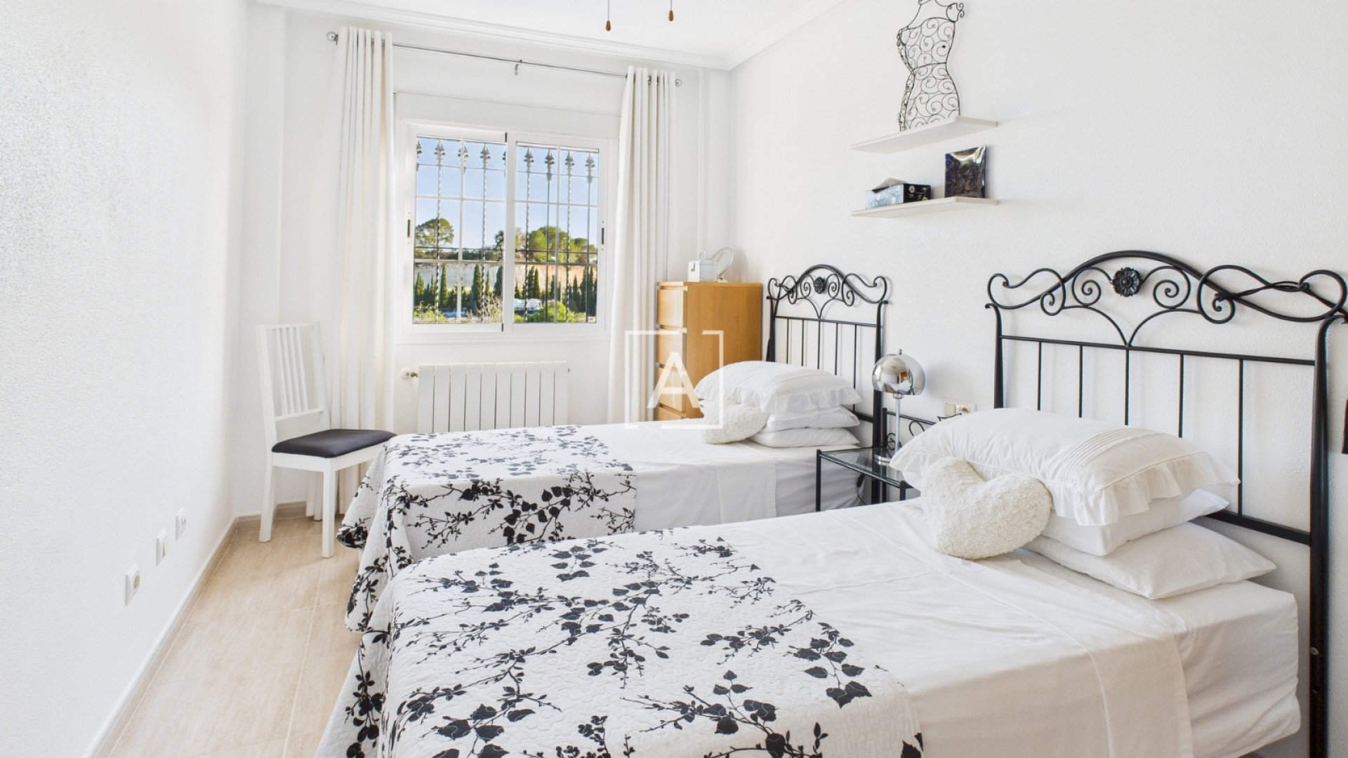 Sprzedaż - Willa w zabudowie bliźniaczej -
Pinar de Campoverde