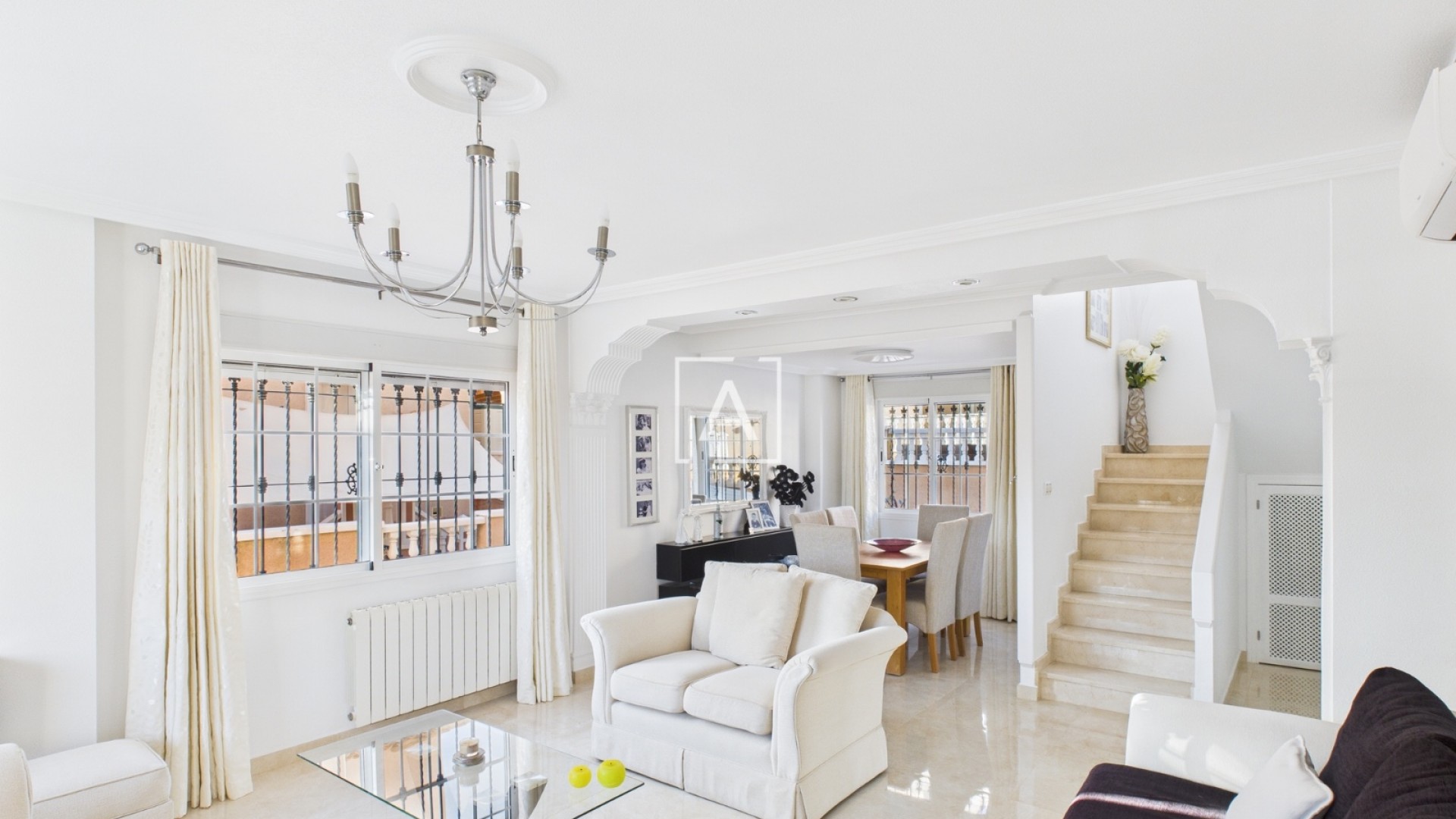 Sprzedaż - Willa w zabudowie bliźniaczej -
Pinar de Campoverde