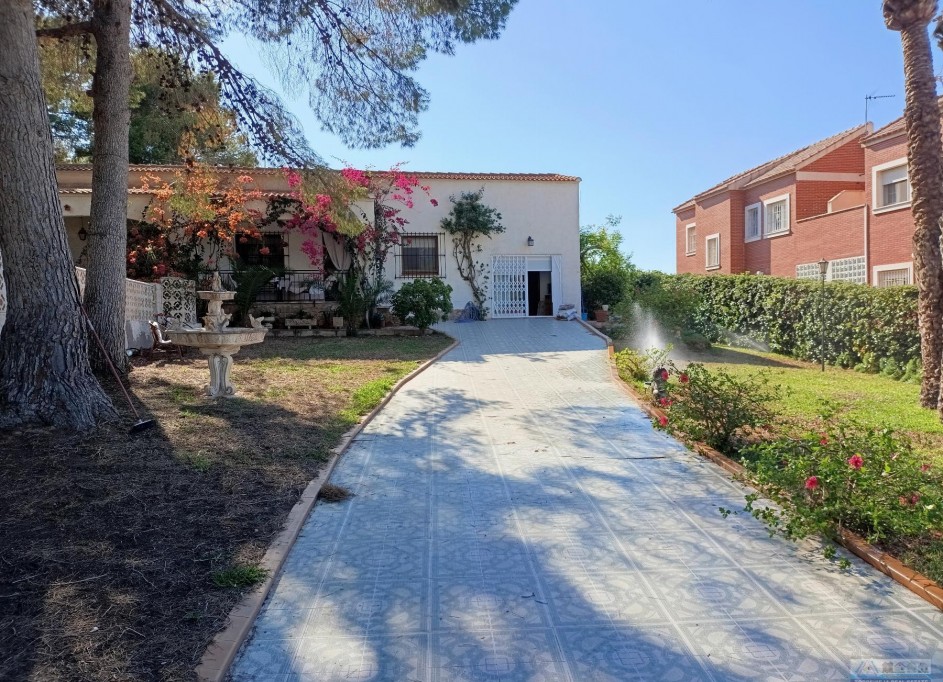 Sprzedaż - Willa w zabudowie bliźniaczej -
Torrevieja - Los Balcones