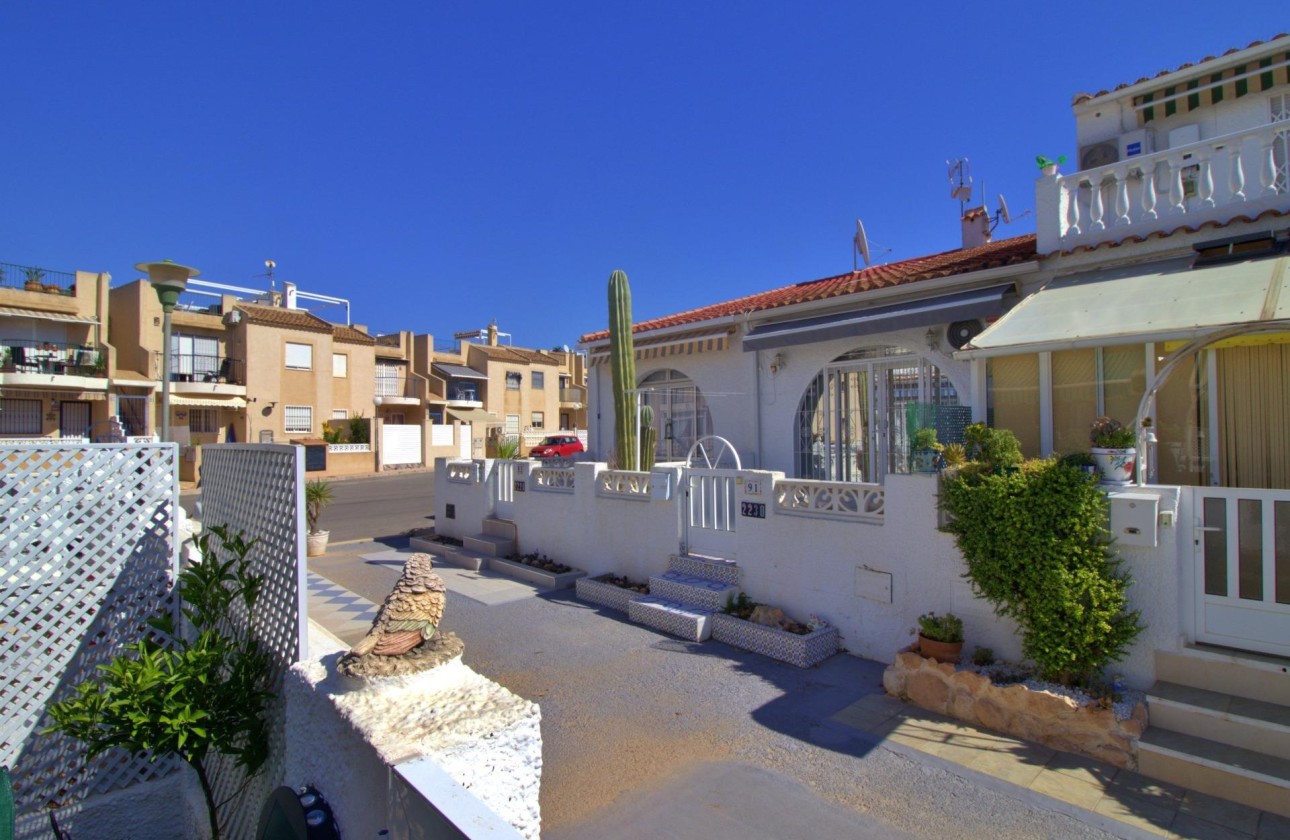 Sprzedaż - Willa w zabudowie bliźniaczej -
Torrevieja - San Luis