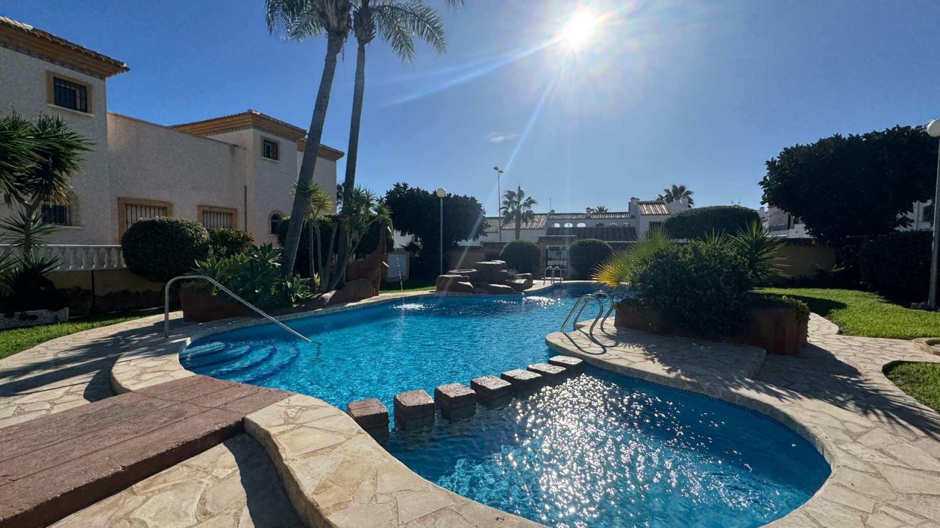 Sprzedaż - Willa w zabudowie bliźniaczej -
Villamartín