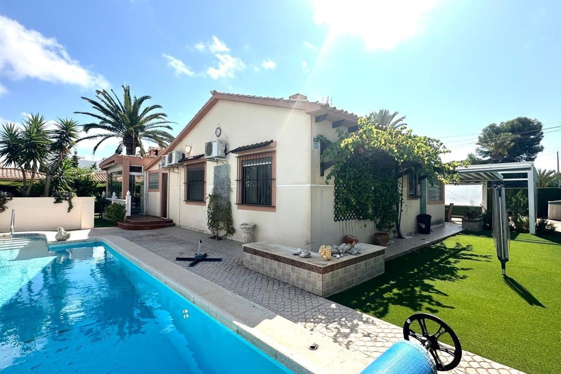 Sprzedaż - Willa wolnostojąca -
Cabo Roig - Costa Blanca
