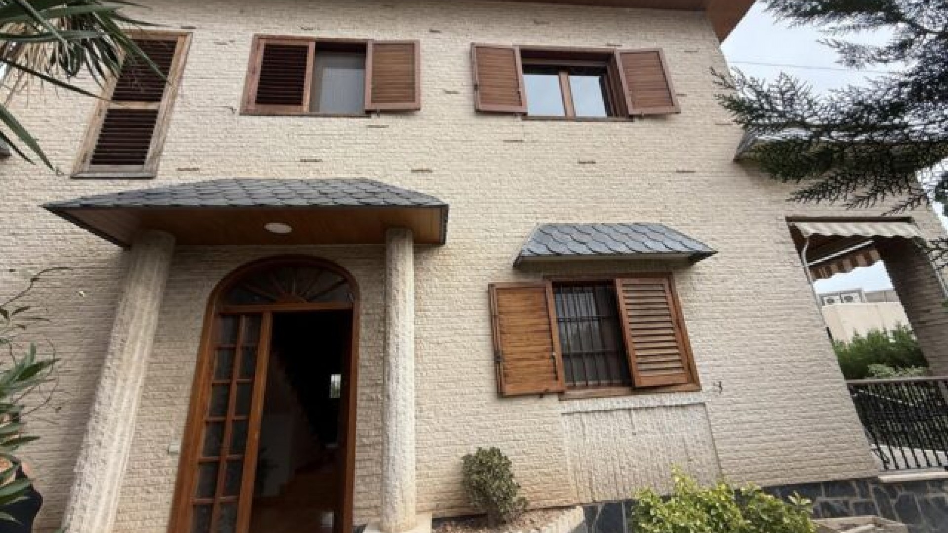 Sprzedaż - Willa wolnostojąca -
Elda