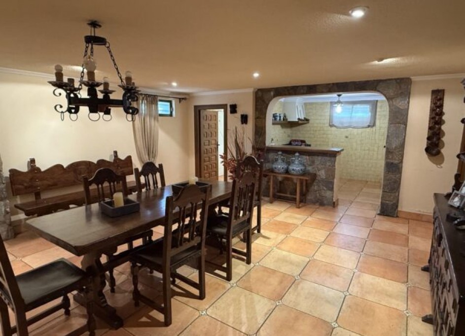 Sprzedaż - Willa wolnostojąca -
Elda