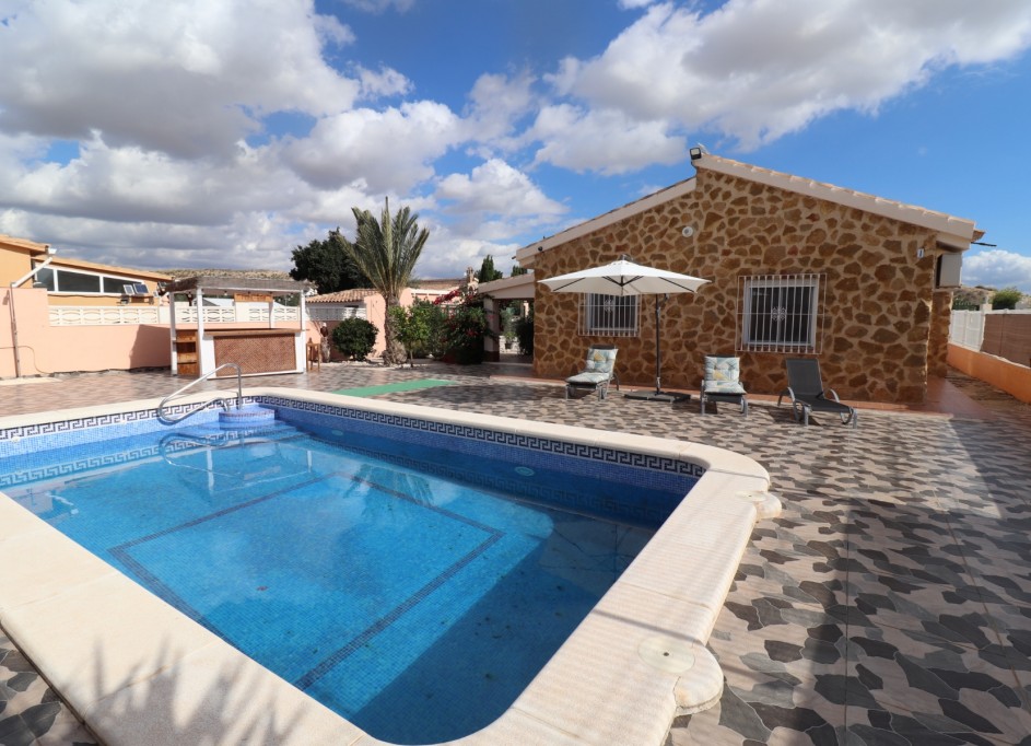 Sprzedaż - Willa wolnostojąca -
Fortuna