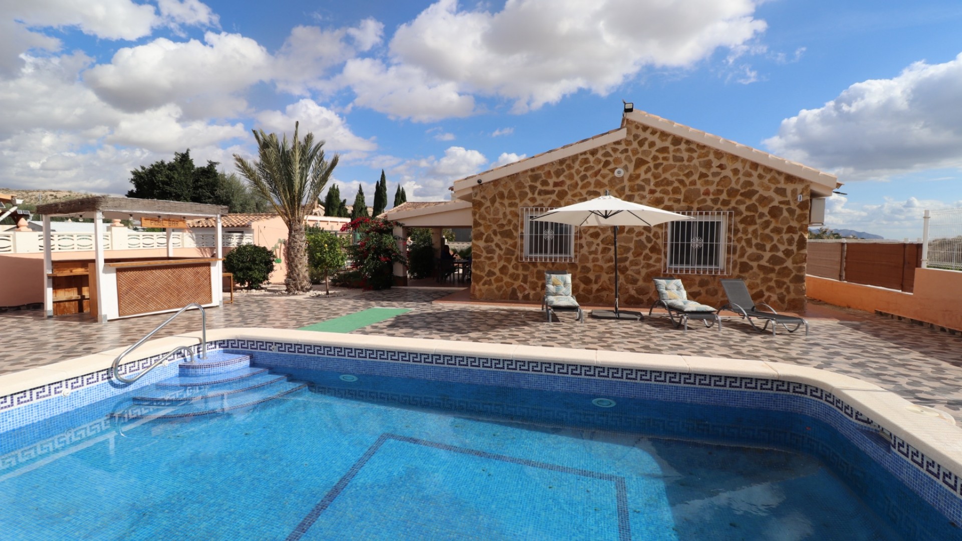 Sprzedaż - Willa wolnostojąca -
Fortuna