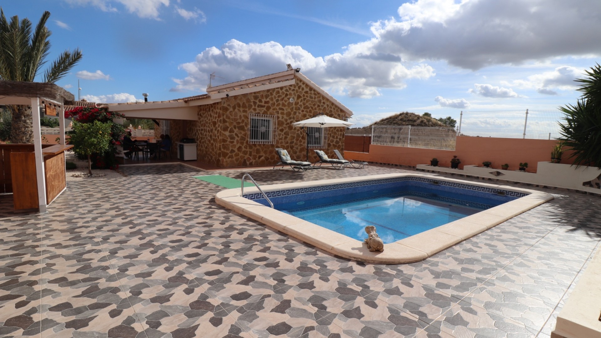 Sprzedaż - Willa wolnostojąca -
Fortuna