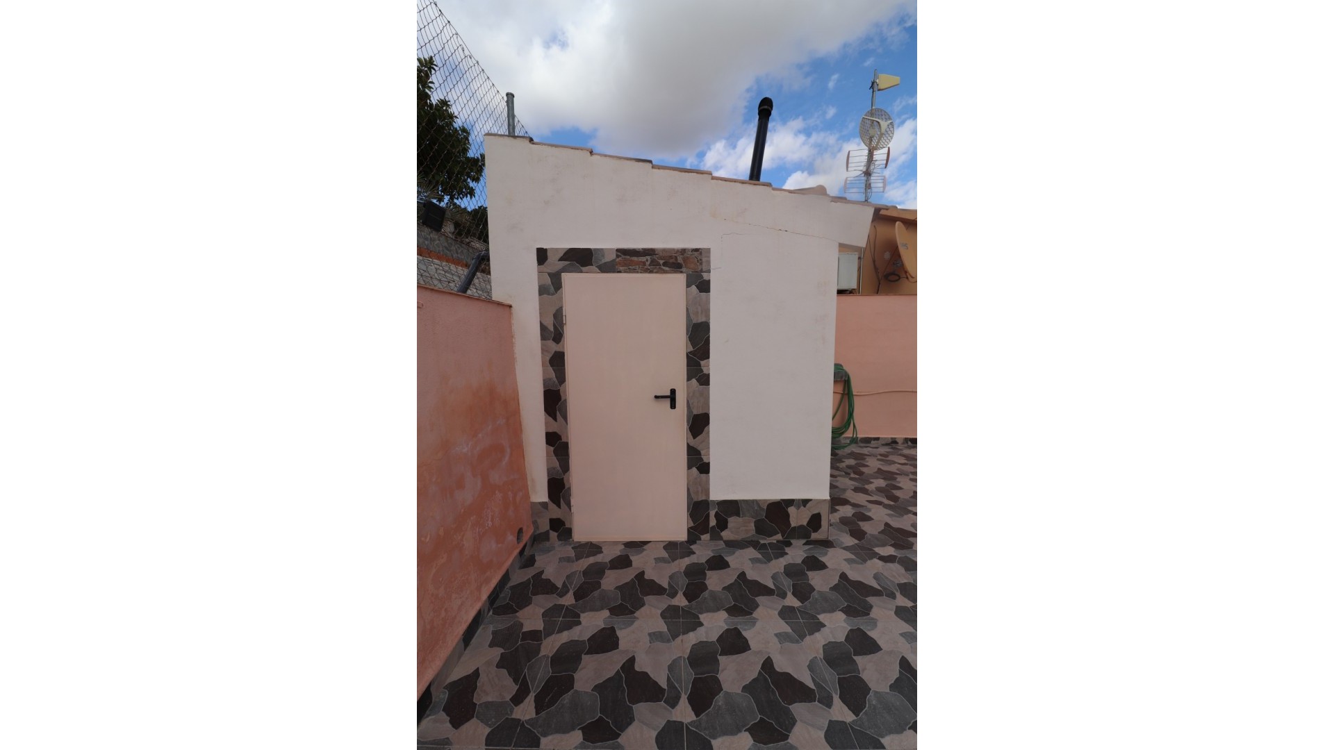 Sprzedaż - Willa wolnostojąca -
Fortuna