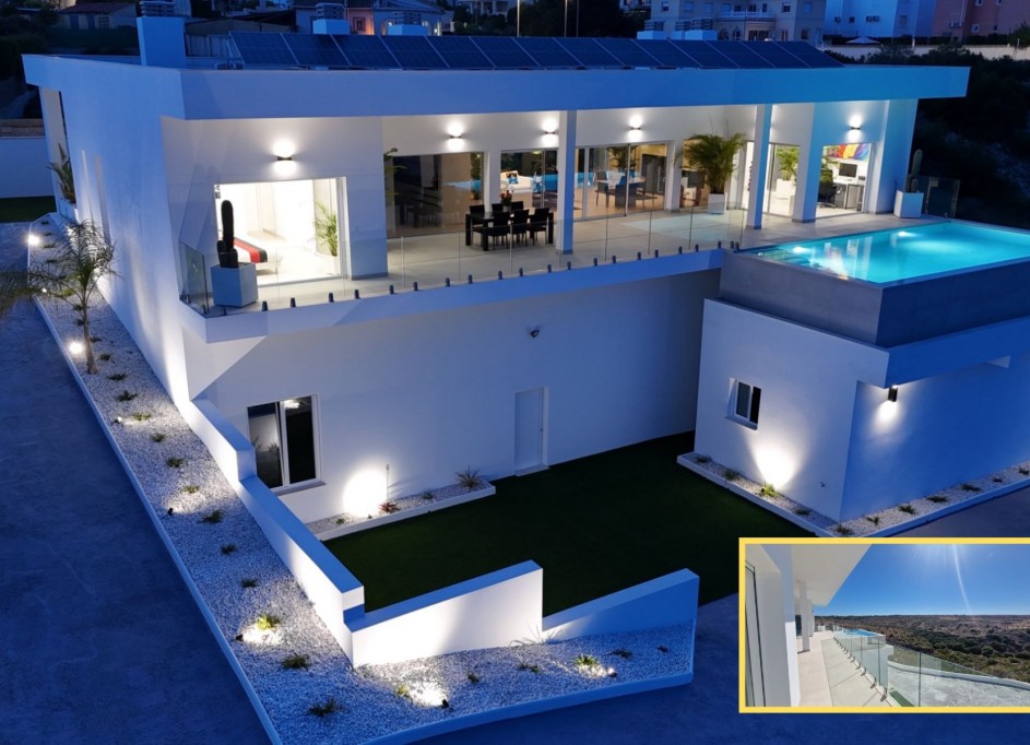 Sprzedaż - Willa wolnostojąca -
La Marina