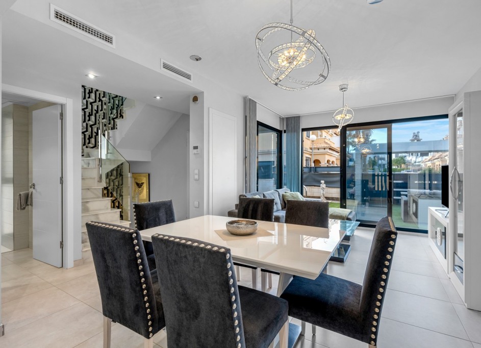 Sprzedaż - Willa wolnostojąca -
Orihuela Costa