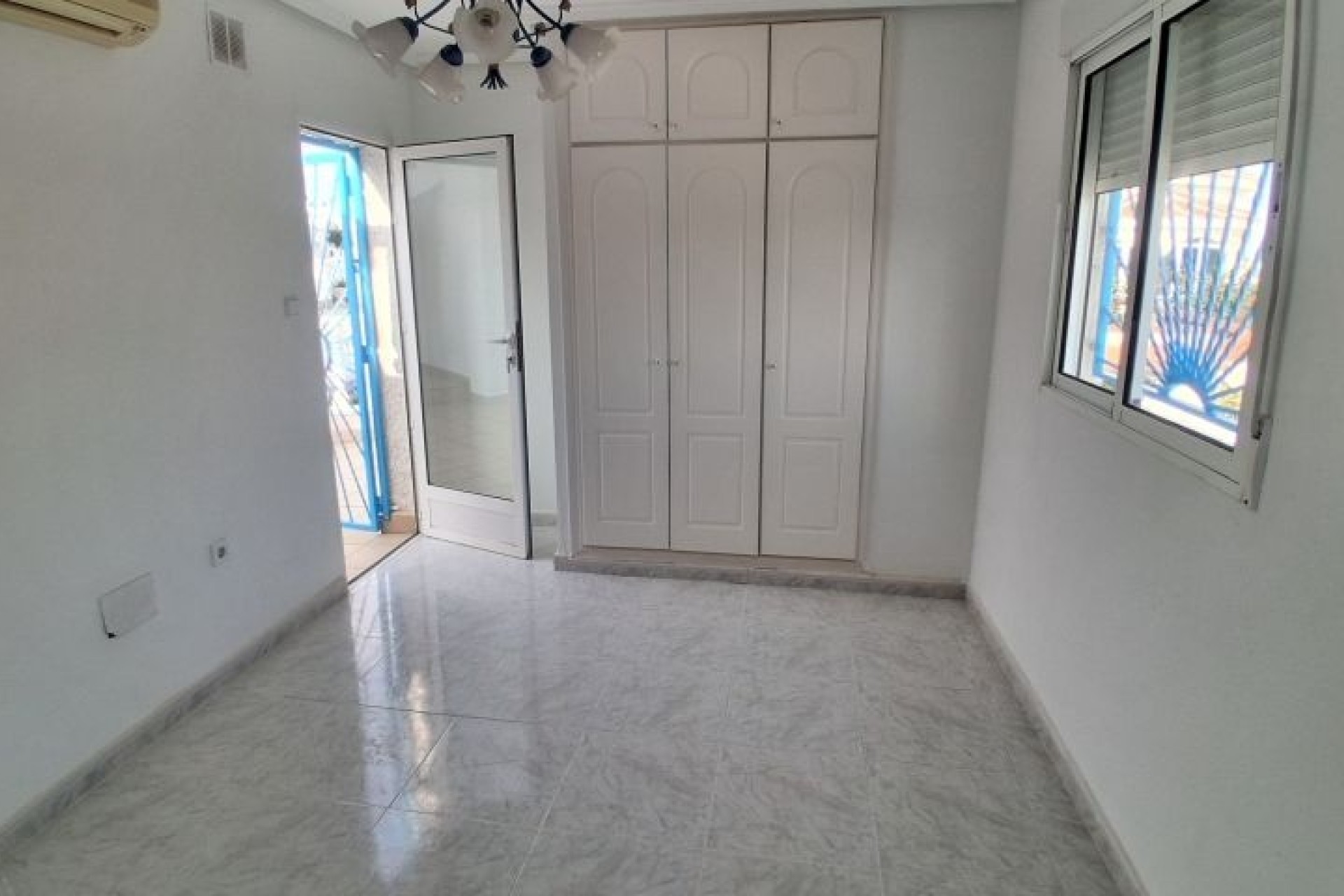 Sprzedaż - Willa wolnostojąca -
Rojales