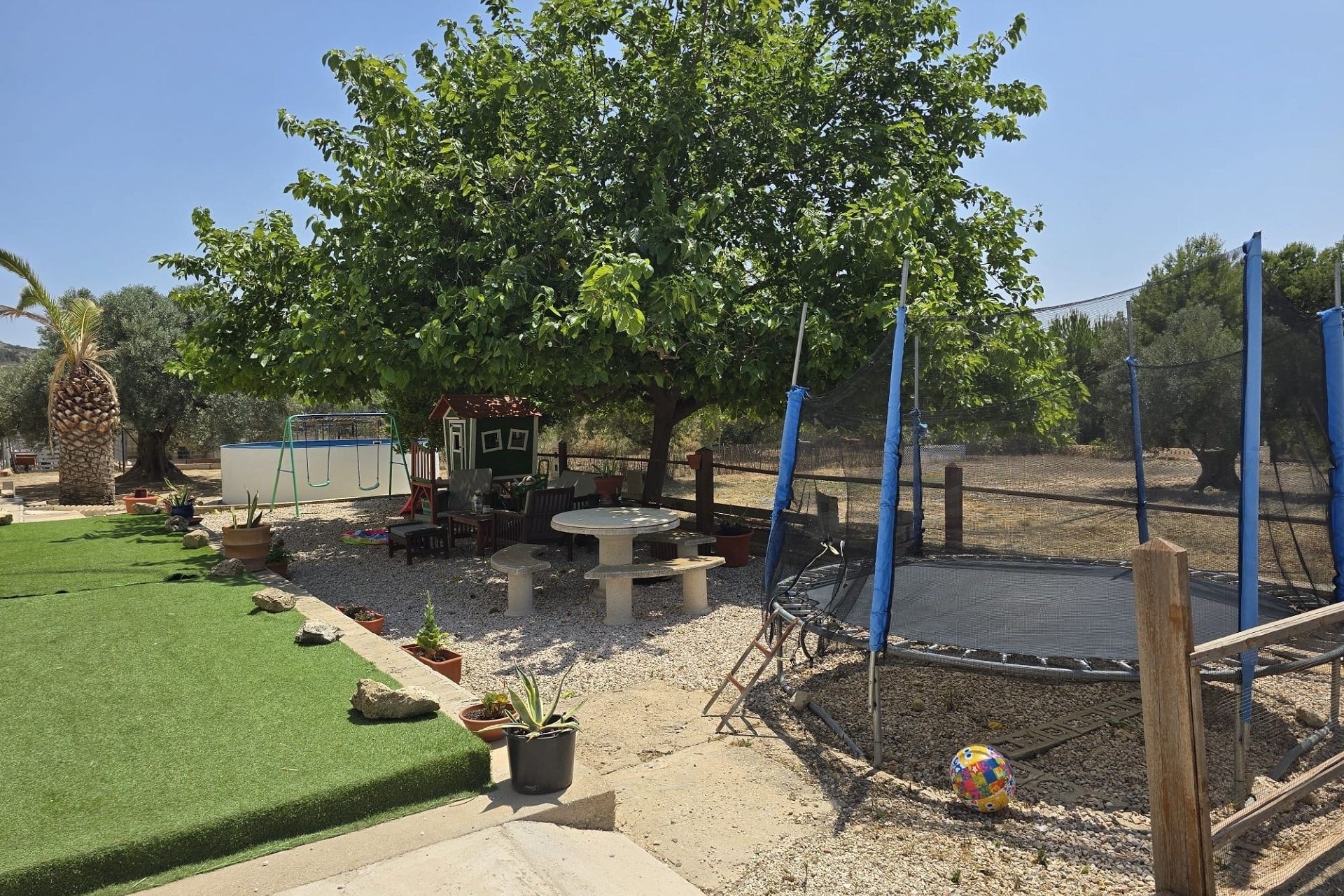 Sprzedaż - Willa wolnostojąca -
SAX