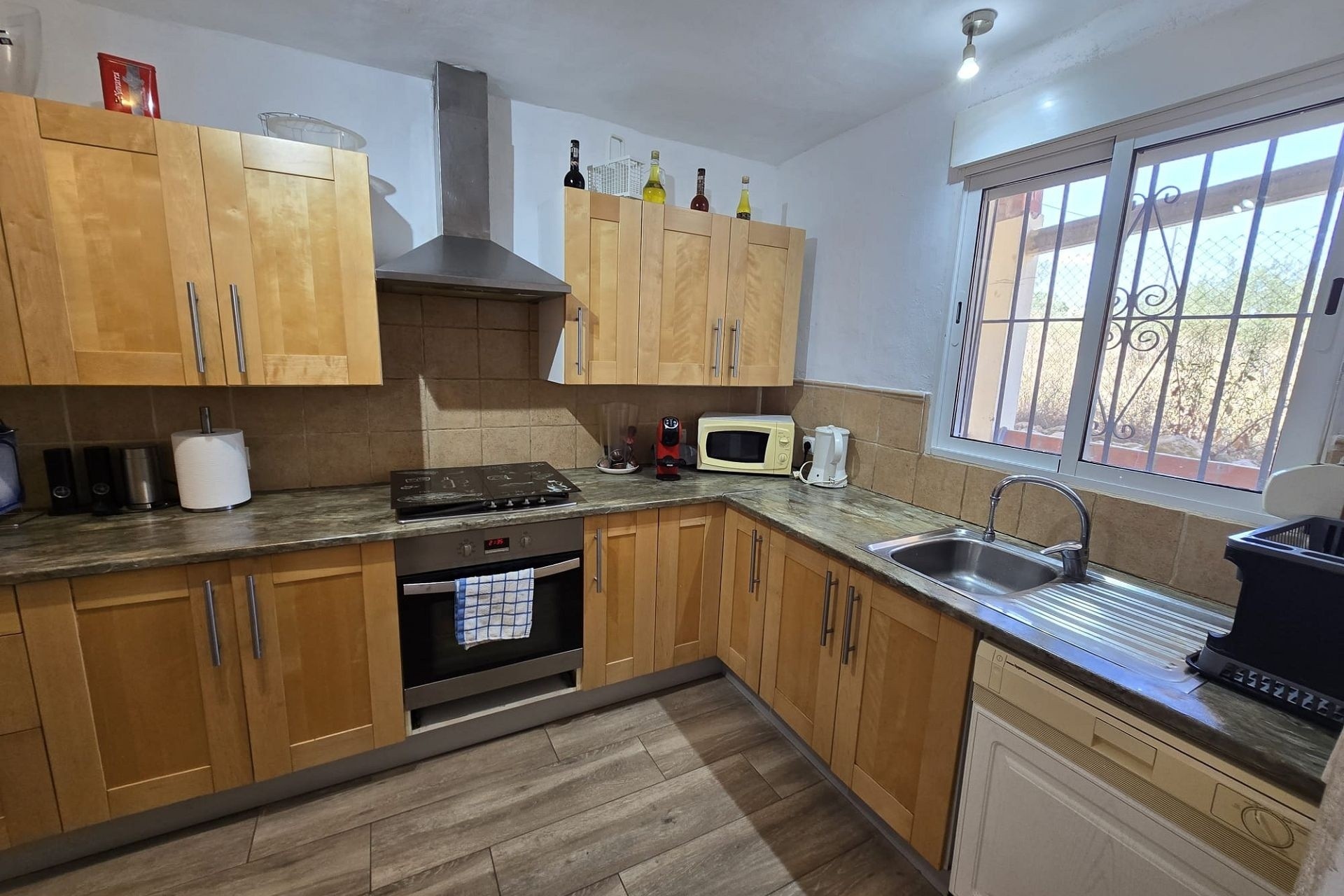 Sprzedaż - Willa wolnostojąca -
SAX