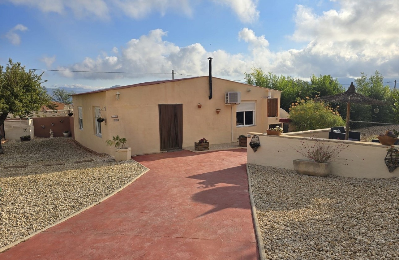 Sprzedaż - Willa wolnostojąca -
SAX