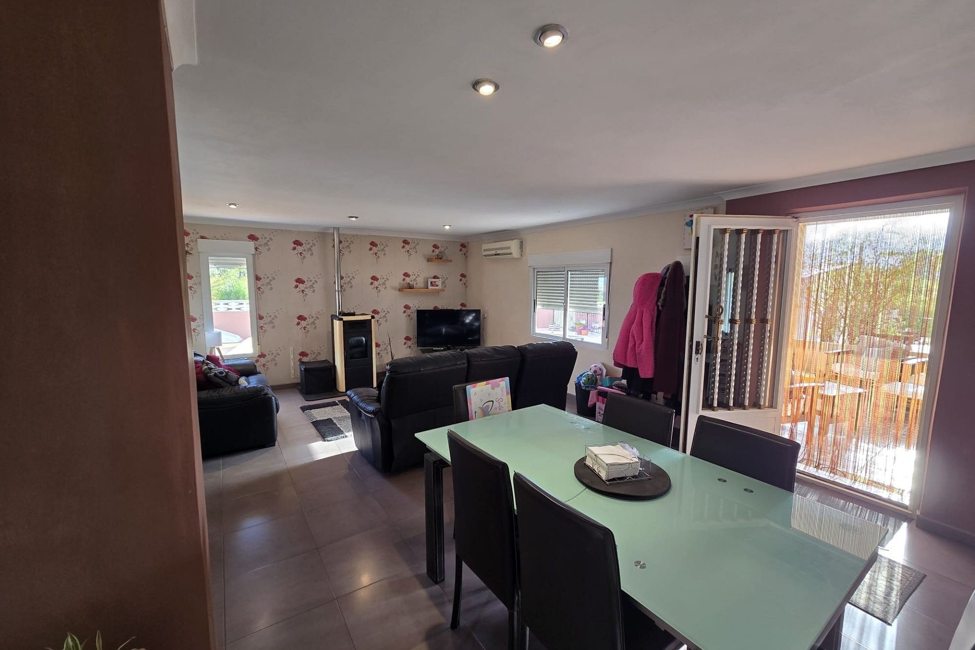 Sprzedaż - Willa wolnostojąca -
SAX