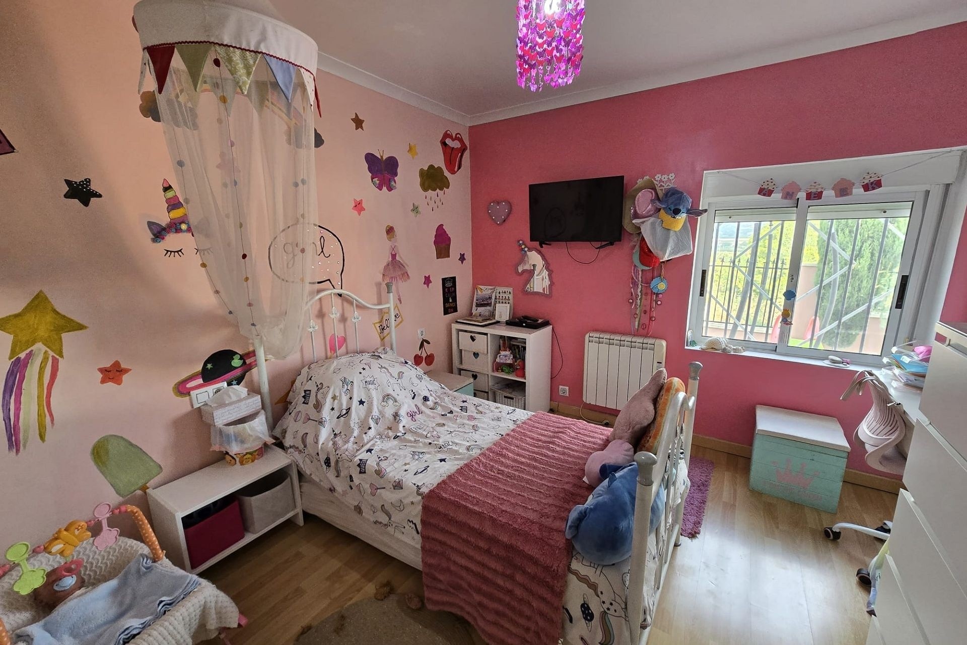 Sprzedaż - Willa wolnostojąca -
SAX