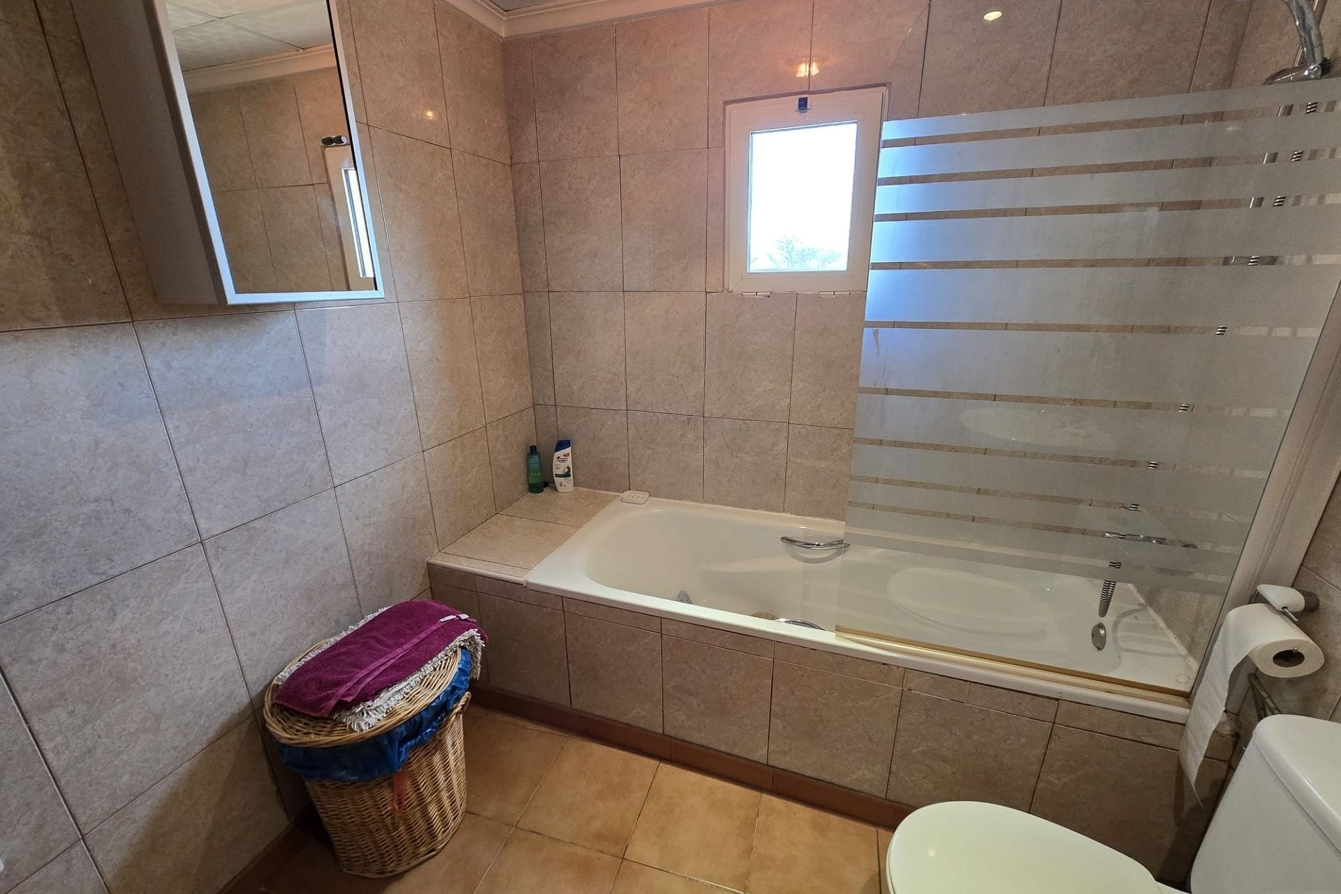 Sprzedaż - Willa wolnostojąca -
SAX