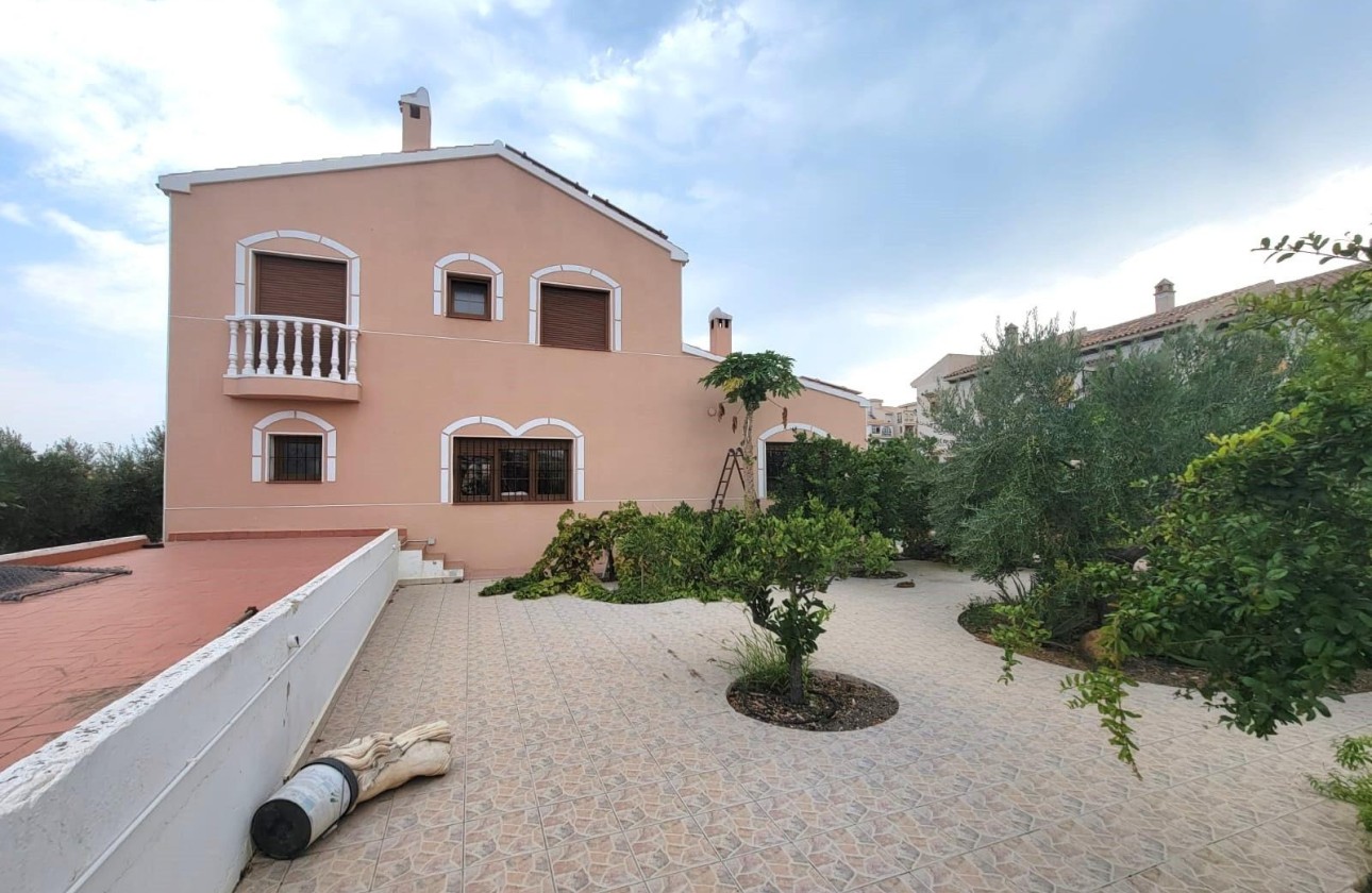 Sprzedaż - Willa wolnostojąca -
Torrevieja - Aguas Nuevas