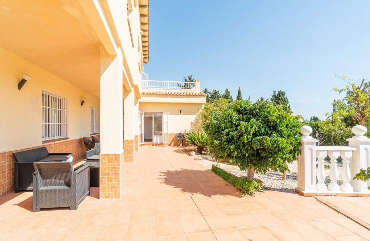 Sprzedaż - Willa wolnostojąca -
Torrevieja - Cala de cabo cervera