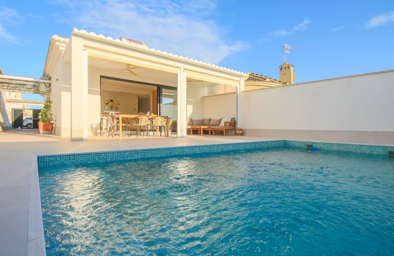Sprzedaż - Willa wolnostojąca -
Torrevieja - Costa Blanca