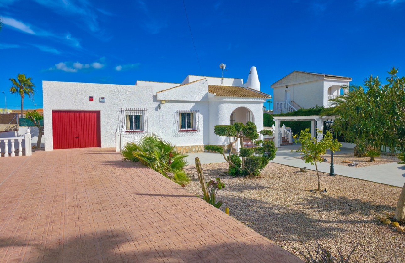 Sprzedaż - Willa wolnostojąca -
Torrevieja - Costa Blanca