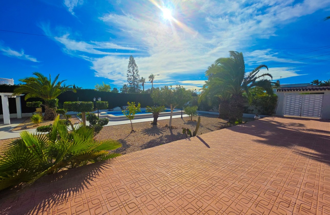Sprzedaż - Willa wolnostojąca -
Torrevieja - Costa Blanca