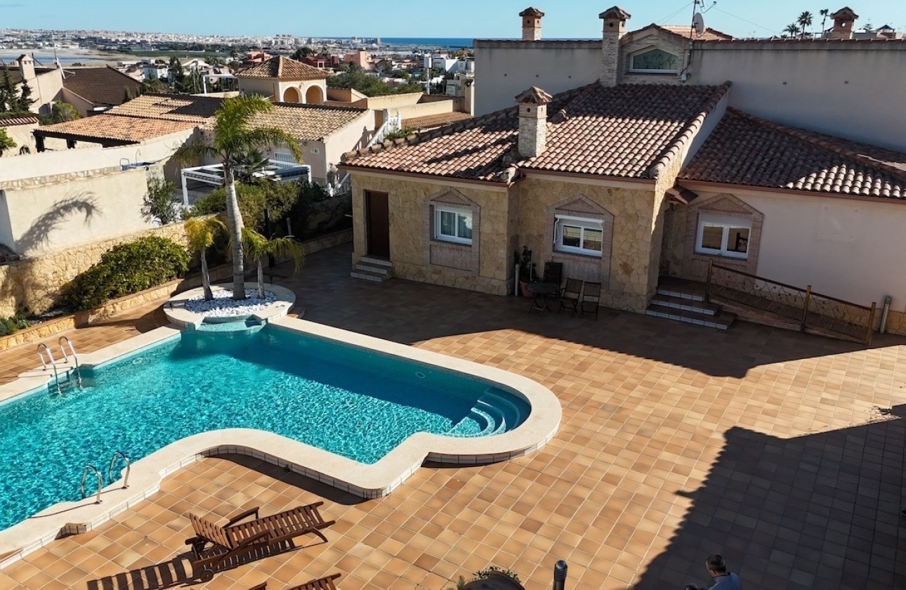 Sprzedaż - Willa wolnostojąca -
Torrevieja - Costa Blanca