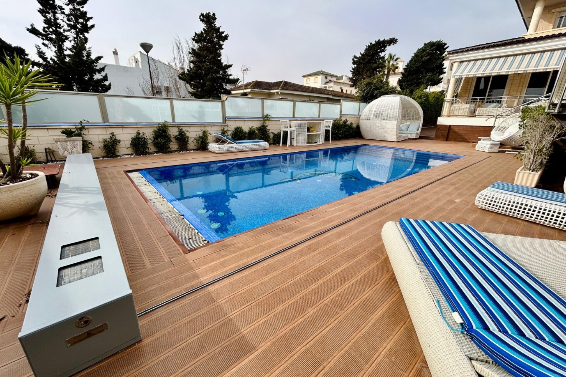 Sprzedaż - Willa wolnostojąca -
Torrevieja - Costa Blanca