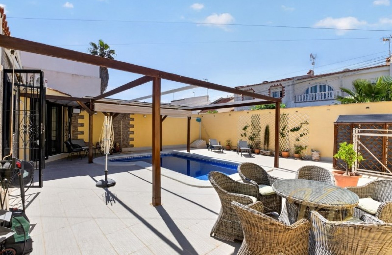 Sprzedaż - Willa wolnostojąca -
Torrevieja - Costa Blanca