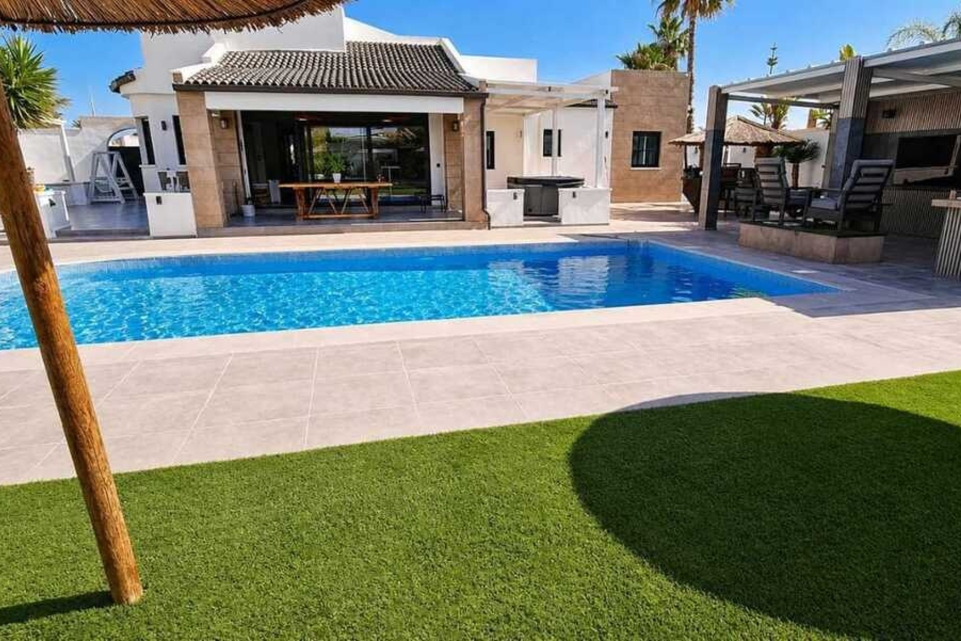 Sprzedaż - Willa wolnostojąca -
Torrevieja - Costa Blanca