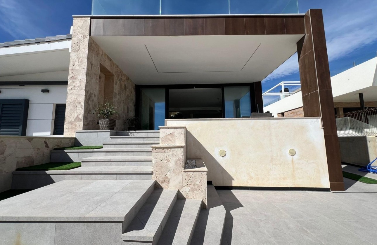 Sprzedaż - Willa wolnostojąca -
Torrevieja - La Mata