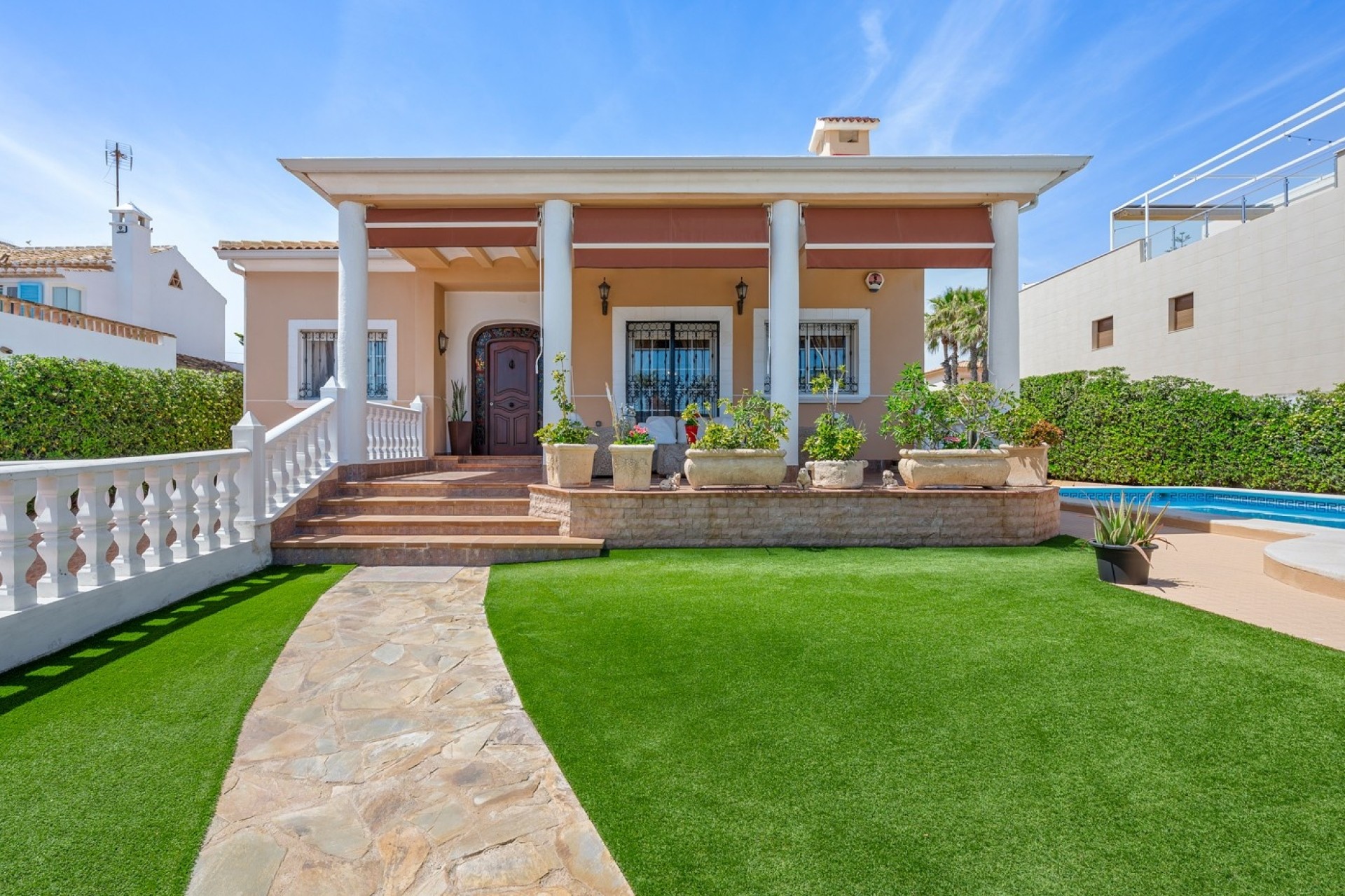 Sprzedaż - Willa wolnostojąca -
Torrevieja - La Mata